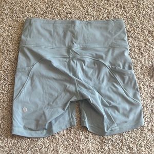 grey/blue lululemon biker short